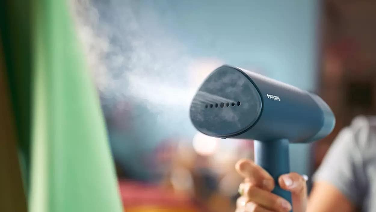 Philips Compact Handheld Steamer 3000 Series - 1000W - 20g/min Continuous Steam - 2M Cord Length - 100ML - Compact & Foldable - Blue - STH3000/26