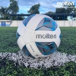 Molten Vantaggio 3555 Hybrid Bonded Football | FIFA Quality Pro Match Ball | Durable Textured PU Leather | Size 5 - For Boys and Girls Aged 14 plus & Adults | Hi-Vis Blue Flame Design
