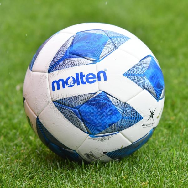 Molten UEFA Europa League 2022/23 Offizieller 5000 Replica Fuball wei/orange
