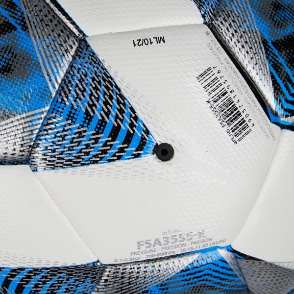 Molten Vantaggio 3555 Hybrid Bonded Football | FIFA Quality Pro Match Ball | Durable Textured PU Leather | Size 5 - For Boys and Girls Aged 14 plus & Adults | Hi-Vis Blue Flame Design