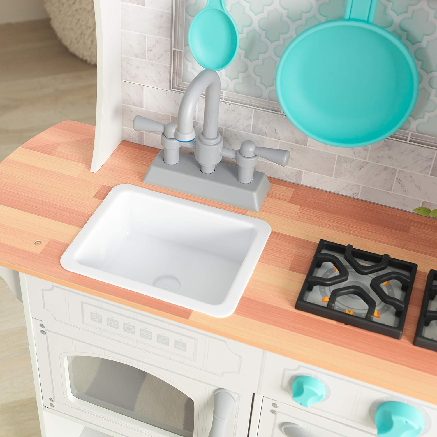 KidKraft Countryside Toy Kitchen, Wooden Play Kitchen with Fridge Magnets and Kitchen Accessories, Kids' Kitchen set with Ice Maker, Kids' Toys, 53424 - Amazon Exclusive