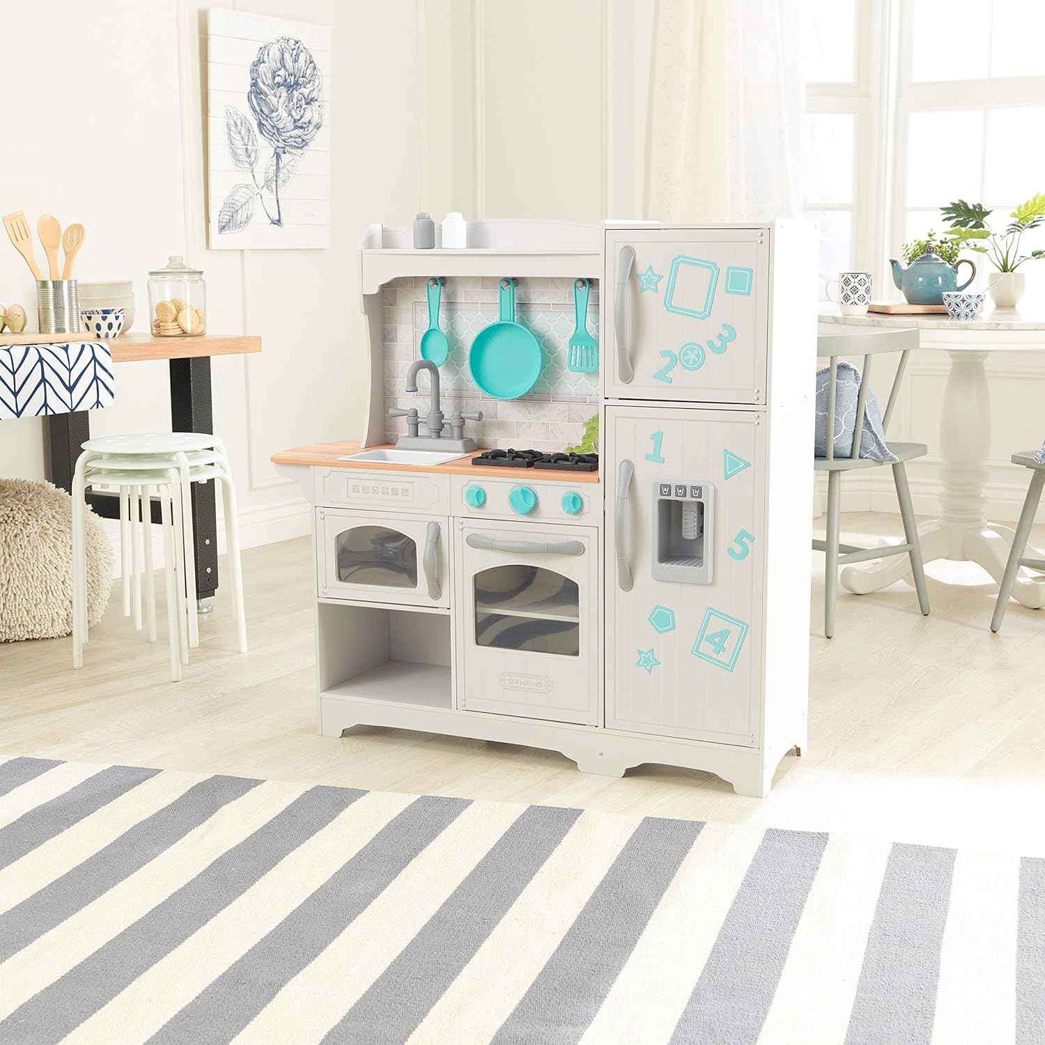 KidKraft Countryside Toy Kitchen, Wooden Play Kitchen with Fridge Magnets and Kitchen Accessories, Kids' Kitchen set with Ice Maker, Kids' Toys, 53424 - Amazon Exclusive