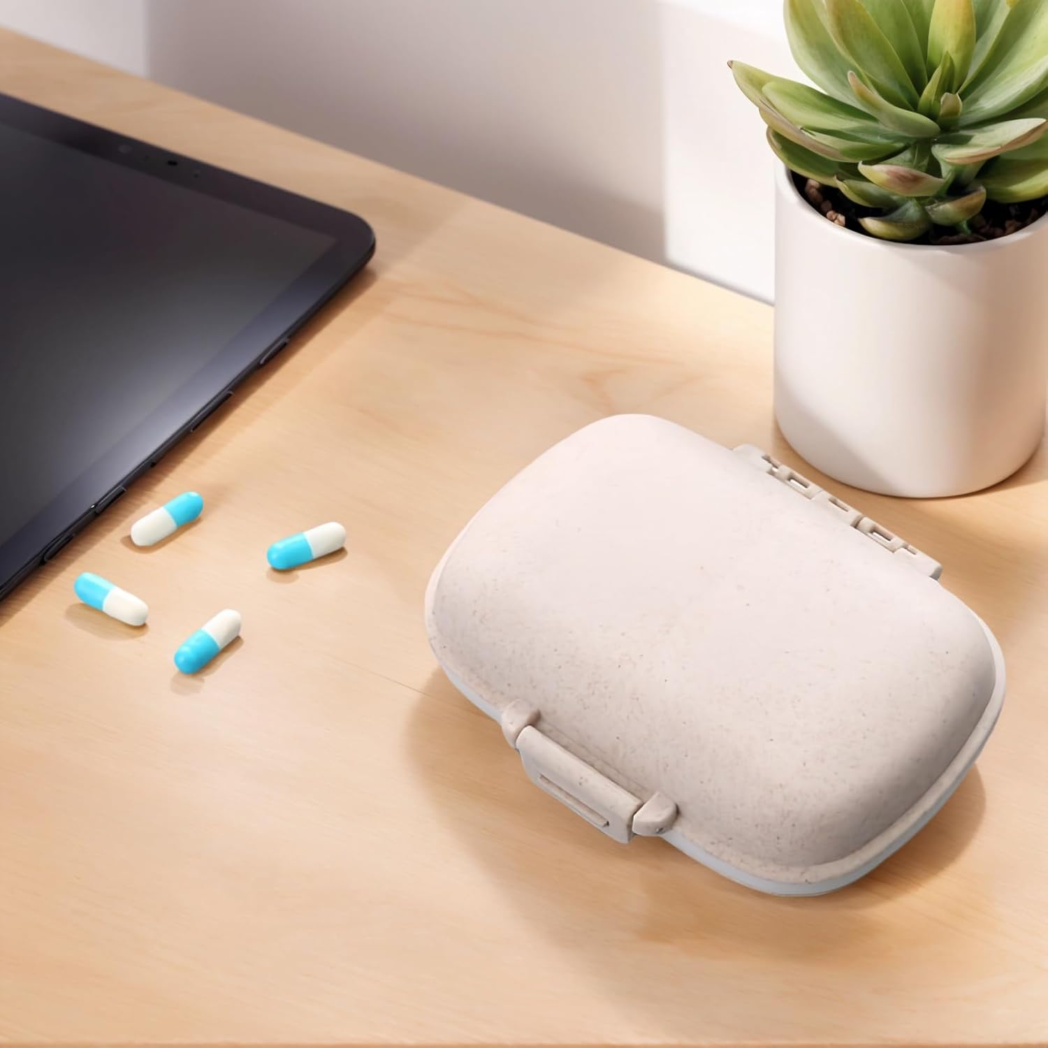 Compartment Portable Medicine Box, Travel Pill Storage Box, 8 Compartments, Suitable for Daily and Travel Medicine Carrying.
