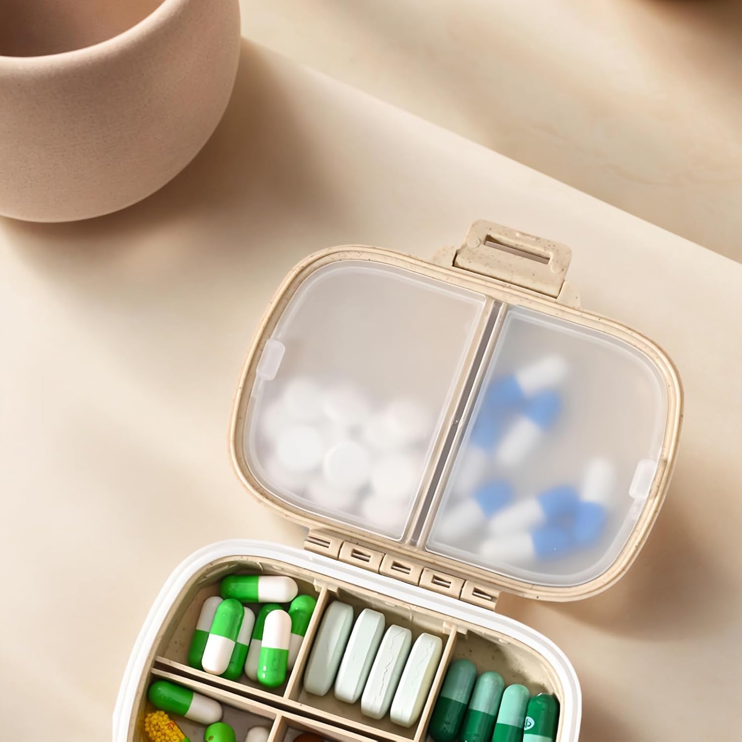 Compartment Portable Medicine Box, Travel Pill Storage Box, 8 Compartments, Suitable for Daily and Travel Medicine Carrying.